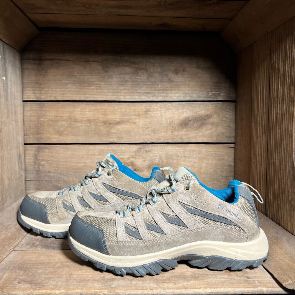 SOLD-Columbia Crestwood Women’s Hiking Shoe Size 7.5
